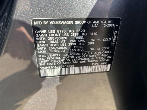 Used 2025 Volkswagen Atlas Cross Sport SE image 30