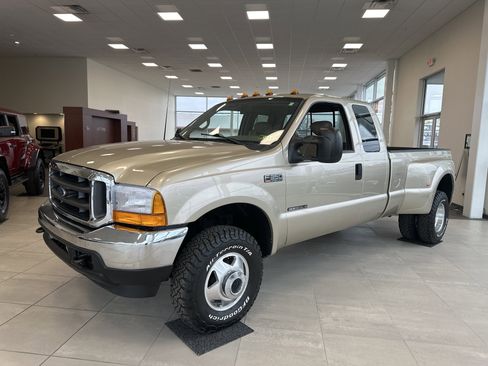 Used 2001 Ford F350 4x4 SuperCab DRW Super Duty image 3