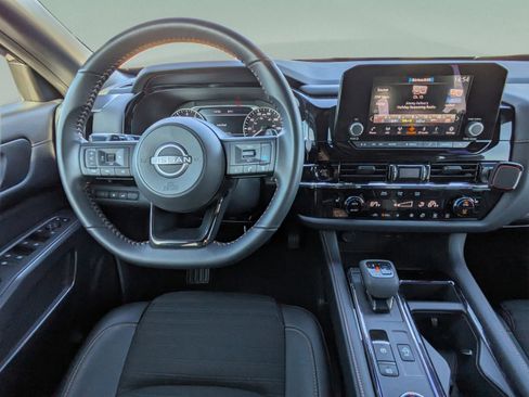 Used 2025 Nissan Pathfinder Rock Creek image 17