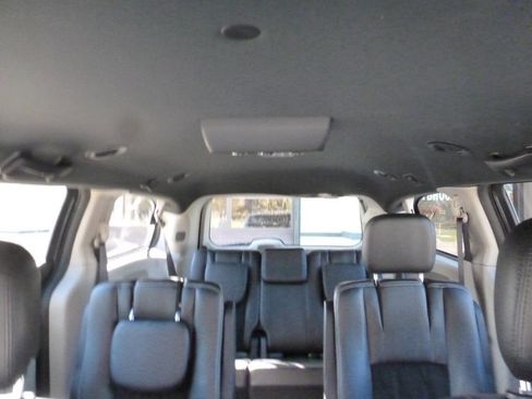 Used 2017 Dodge Grand Caravan SXT FWD image 13