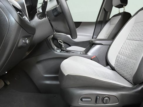 Used 2023 Chevrolet Equinox LS AWD/4WD image 17
