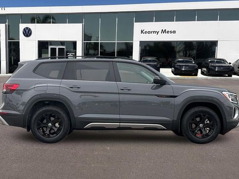 New 2025 Volkswagen Atlas Peak Edition SE image 3