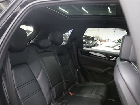 Used 2021 Porsche Cayenne AWD/4WD image 20