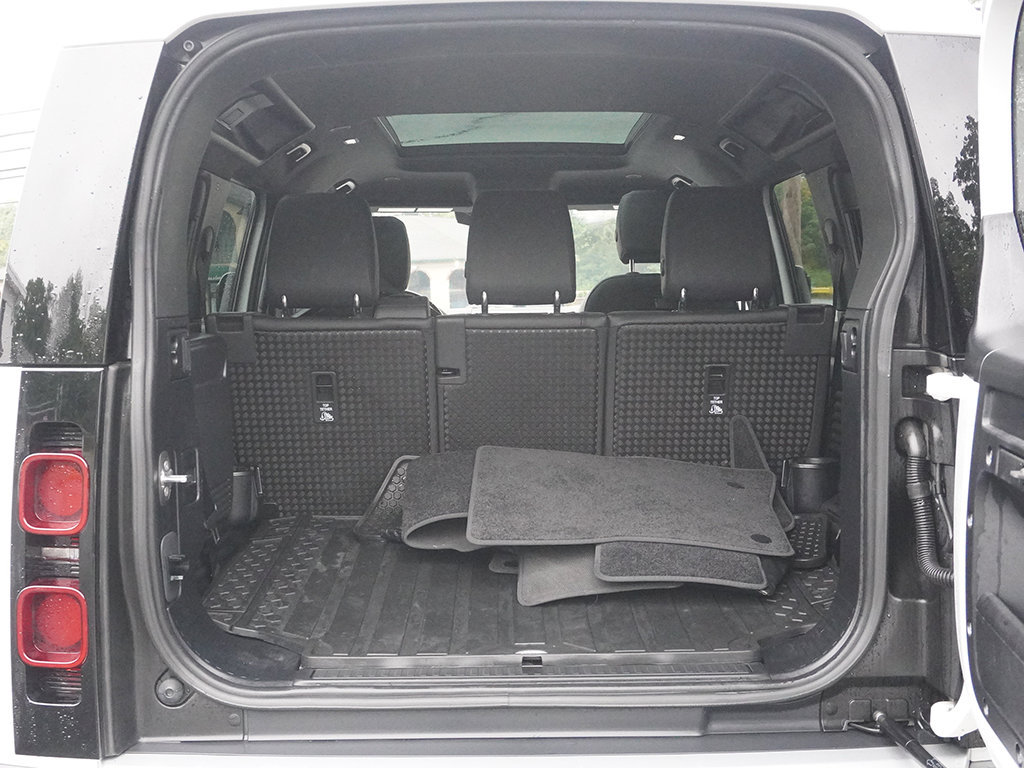Used 2022 Land Rover Defender 110 SE AWD/4WD image 25