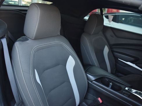 Used 2020 Chevrolet Camaro LT image 33