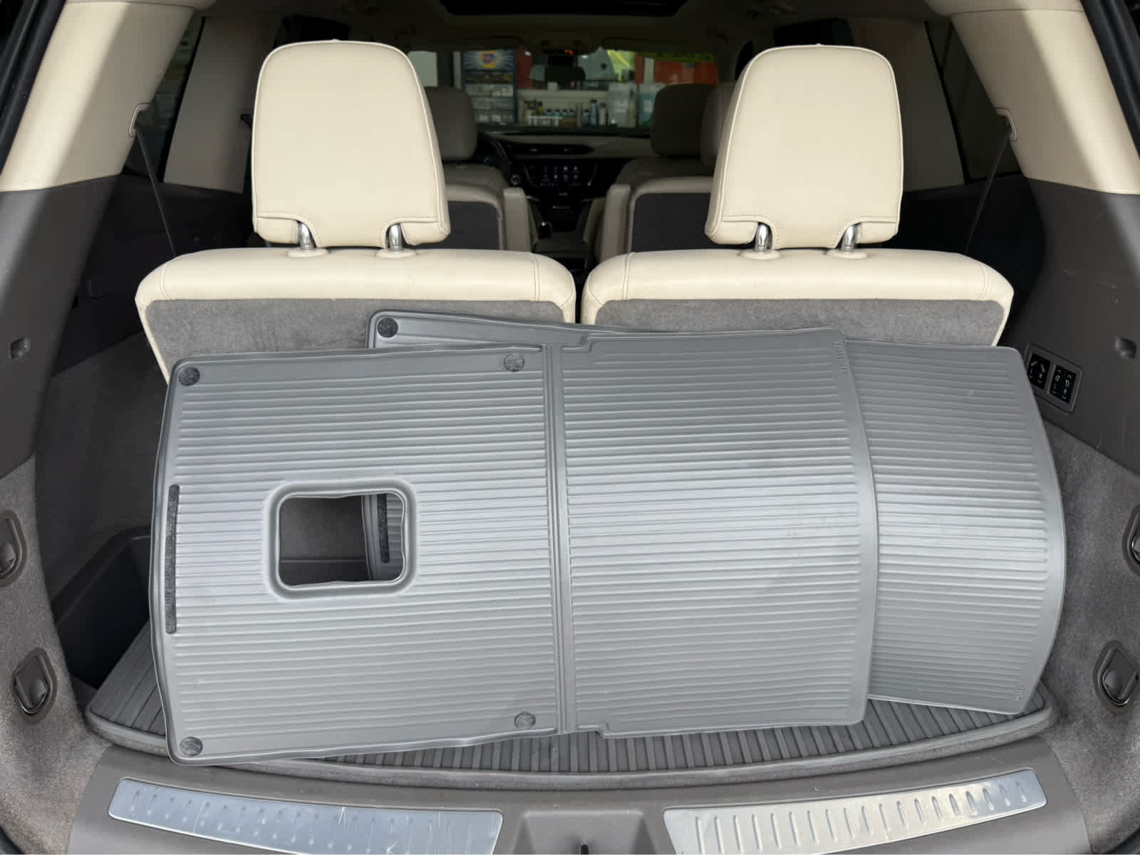Used 2021 Cadillac XT6 Premium Luxury w/ LPO, Floor Liner Package AWD/4WD image 28