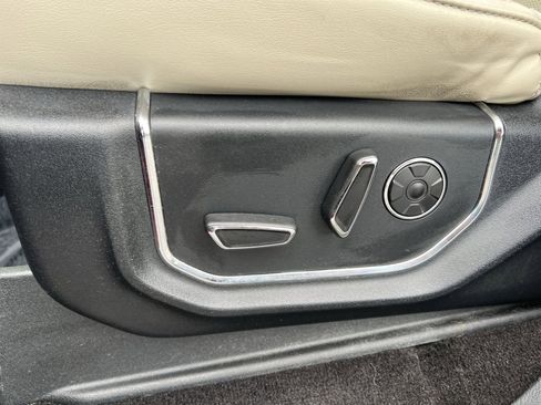 Used 2019 Ford Expedition Platinum image 14