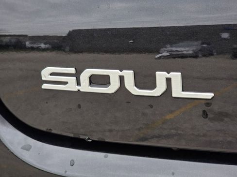 Used 2025 Kia Soul LX image 12