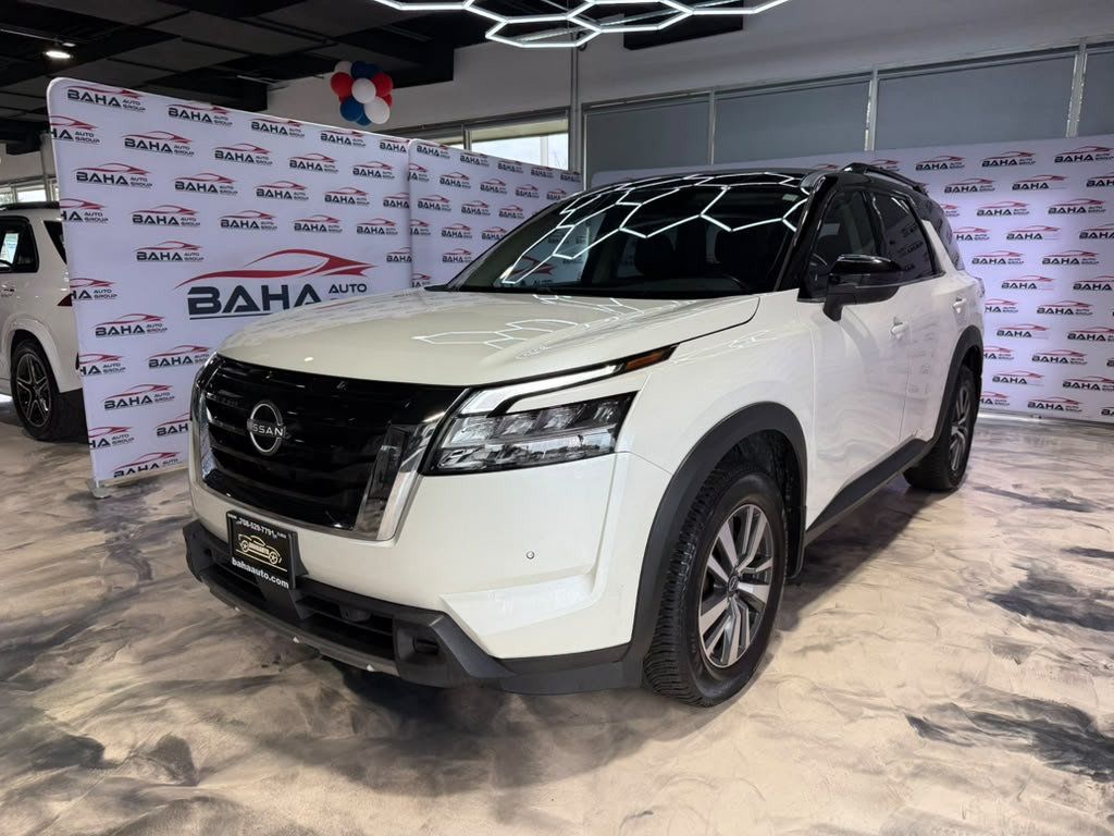 Used 2024 Nissan Pathfinder SL AWD/4WD image 3
