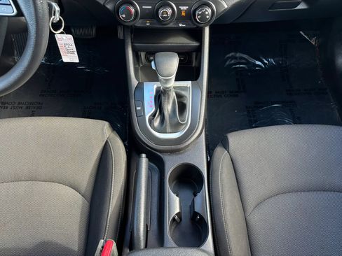 Used 2022 Kia Forte LXS w/ LXS Technology Package FWD image 31