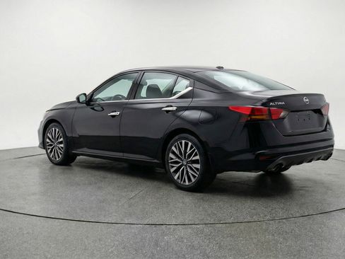 Used 2025 Nissan Altima 2.5 SV image 6