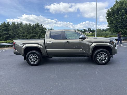 Certified 2025 Toyota Tacoma Limited AWD/4WD image 4