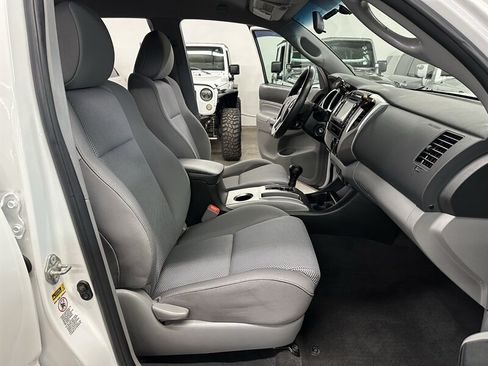 Used 2015 Toyota Tacoma 4x4 Double Cab w/ TRD Off-Road Package image 28