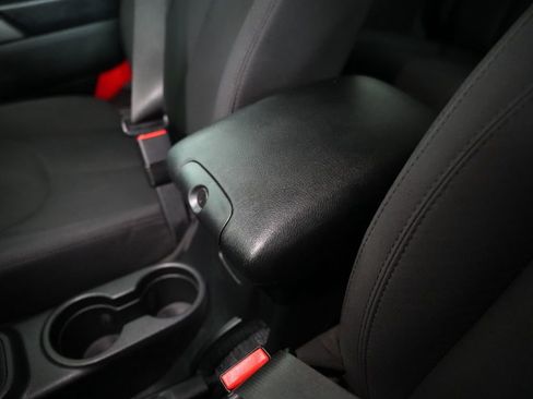 Used 2016 Jeep Wrangler Sport image 28