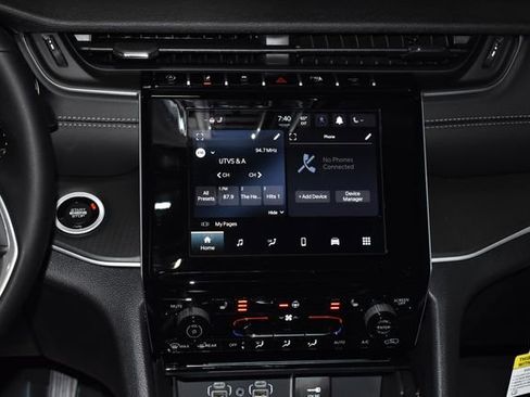 New 2025 Jeep Grand Cherokee Altitude image 16