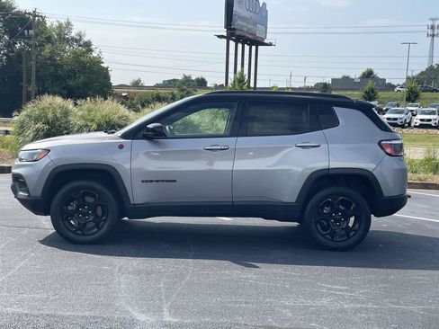 Used 2024 Jeep Compass Trailhawk AWD/4WD image 4