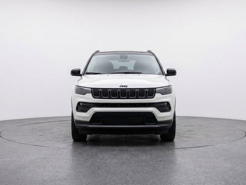 Used 2025 Jeep Compass Limited AWD/4WD image 2