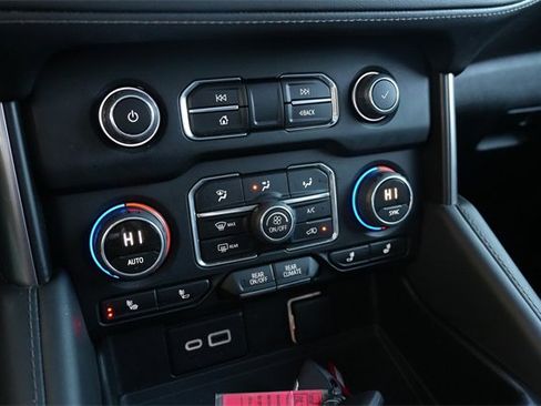 Used 2023 Chevrolet Tahoe Z71 w/ Luxury Package image 19