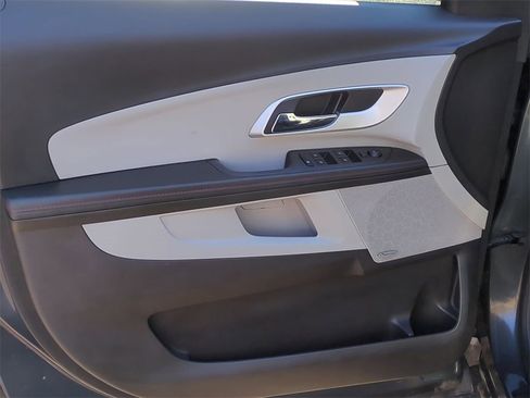 Used 2010 Chevrolet Equinox LTZ image 11