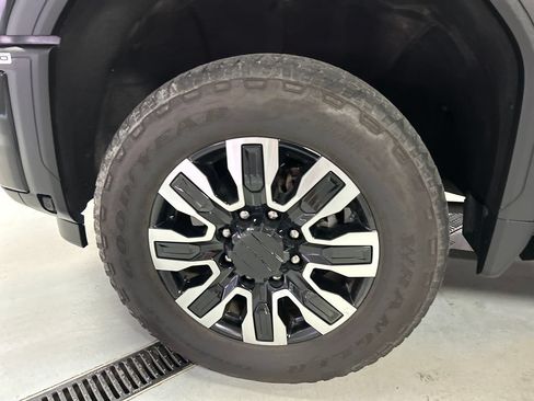 Used 2024 GMC Sierra 2500 Denali Ultimate AWD/4WD image 9