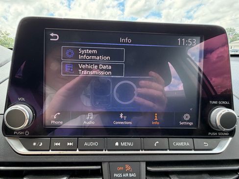 Used 2024 Nissan Altima 2.5 SV FWD image 46