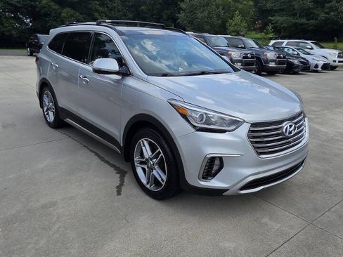 Used 2017 Hyundai Santa Fe Limited FWD image 5