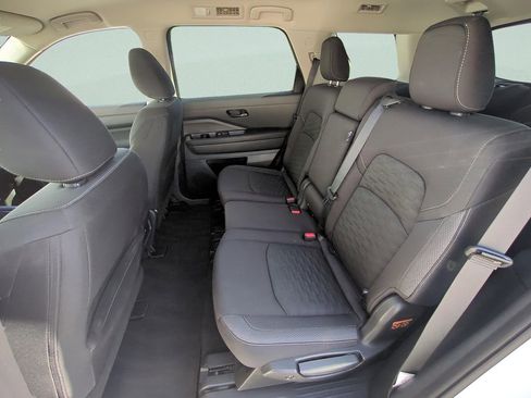 Certified 2025 Nissan Pathfinder SV image 21