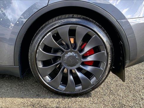 Used 2023 Tesla Model Y Performance image 10