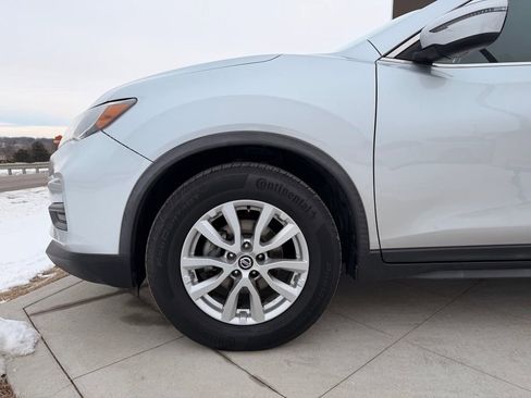 Used 2019 Nissan Rogue SV image 9