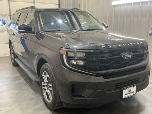 Used 2025 Ford Expedition Max Active AWD/4WD image 2
