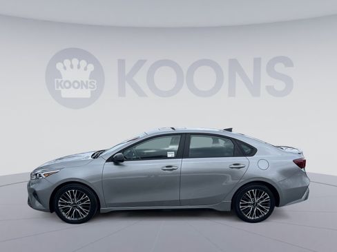 Used 2023 Kia Forte GT-Line w/ GT-Line Premium Package image 2