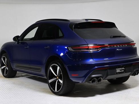 Certified 2024 Porsche Macan image 3