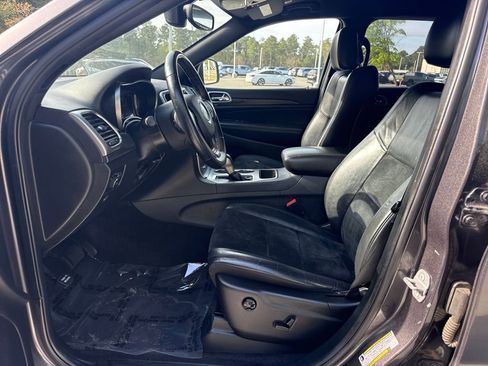 Used 2018 Jeep Grand Cherokee Altitude AWD/4WD image 12