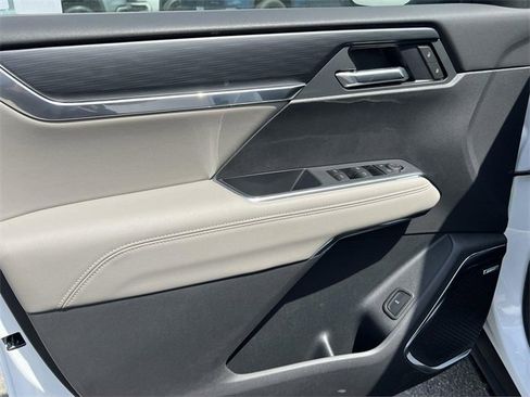 New 2025 GMC Acadia Elevation image 10