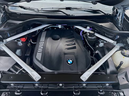 Used 2025 BMW X7 xDrive40i w/ M Sport Package image 37