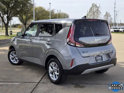 Certified 2025 Kia Soul S image 4