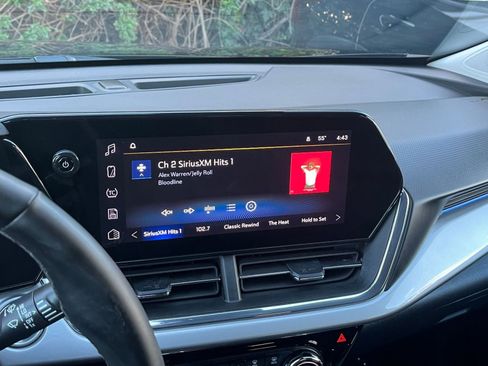 Used 2025 Chevrolet Trax LT w/ LT Convenience Package image 20