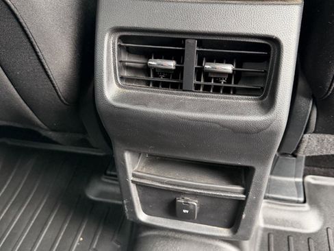 Used 2017 Ford Edge SE image 25