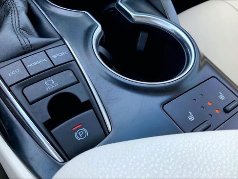Used 2018 Toyota Camry XLE FWD image 29
