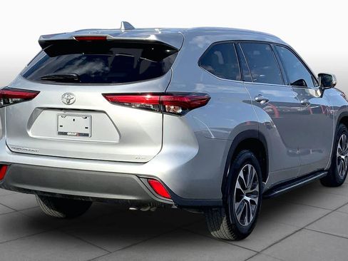 Used 2020 Toyota Highlander XLE FWD image 13
