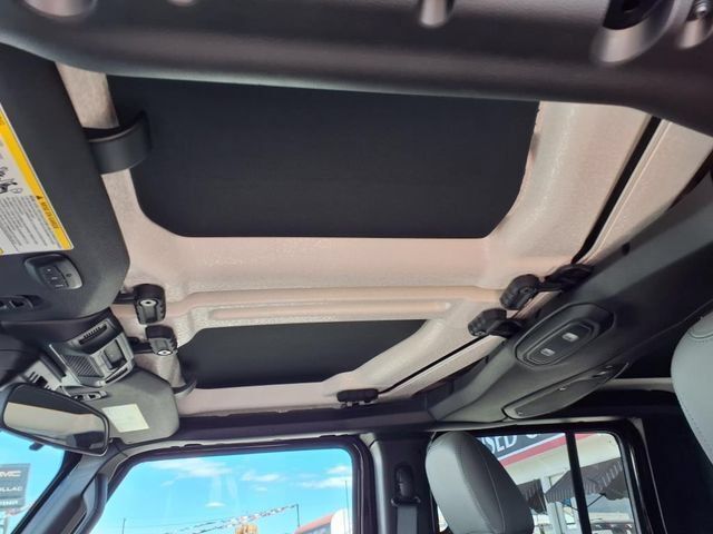 Used 2024 Jeep Gladiator Mojave w/ Steel Bumper Group AWD/4WD image 11
