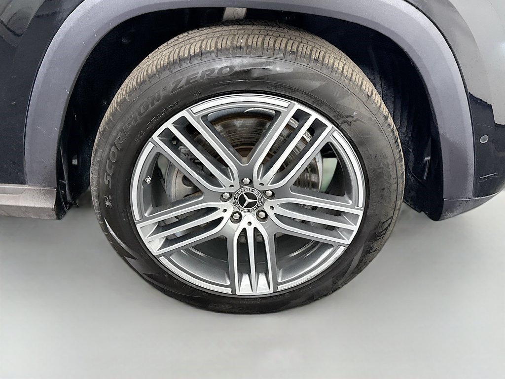 Used 2025 Mercedes-Benz GLS 450 4MATIC image 31