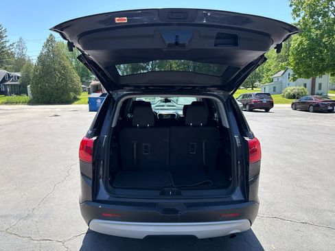Used 2017 GMC Acadia SLE FWD image 17