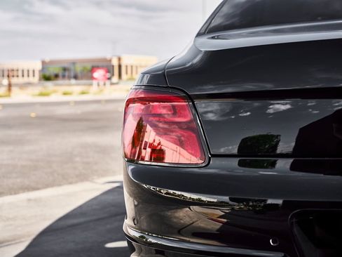 Used 2023 Bentley Flying Spur S V8 AWD/4WD image 8