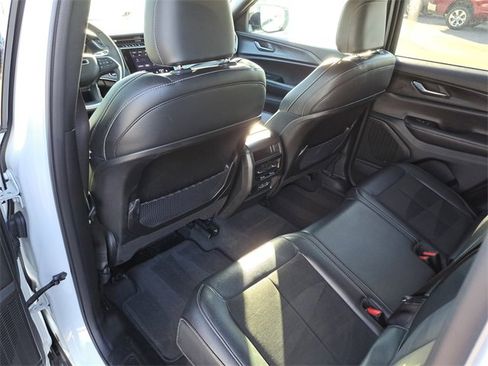 Used 2024 Jeep Grand Cherokee Altitude image 15