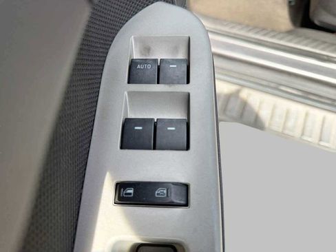 Used 2010 Ford Escape XLT image 17