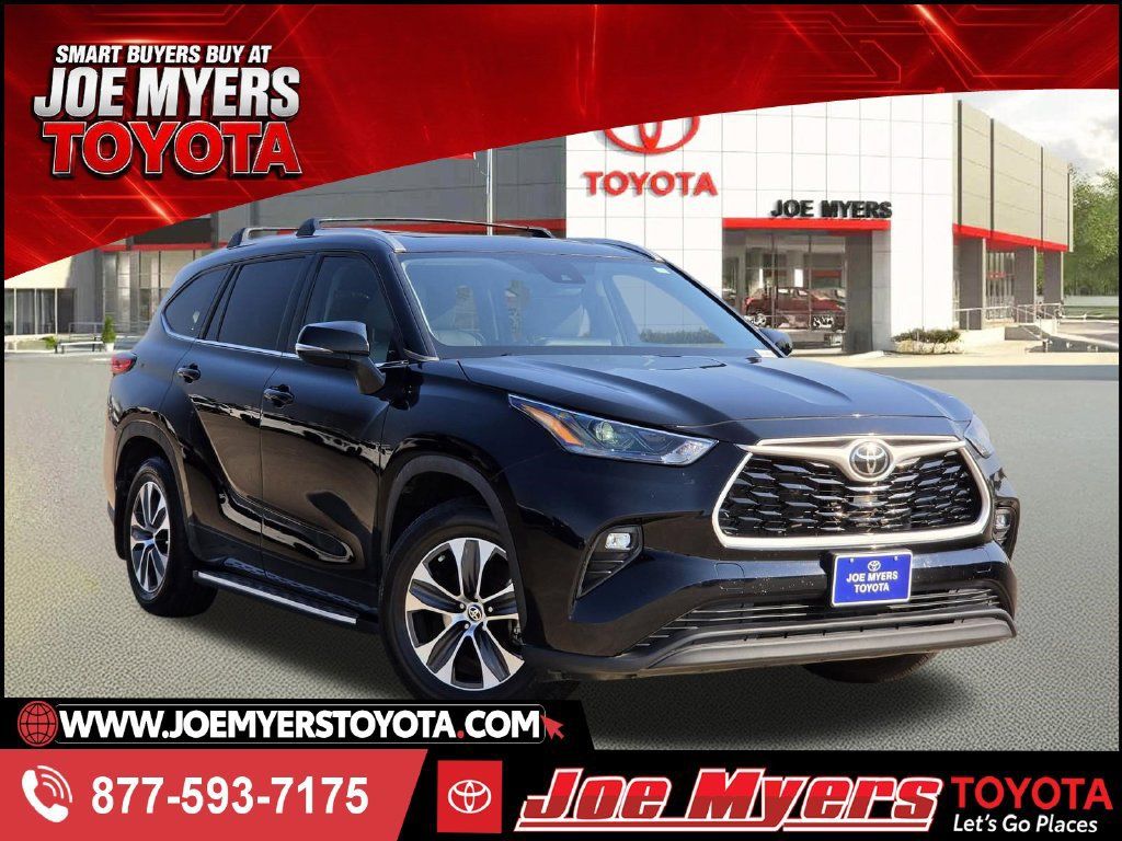 Used 2023 Toyota Highlander XLE FWD image 1