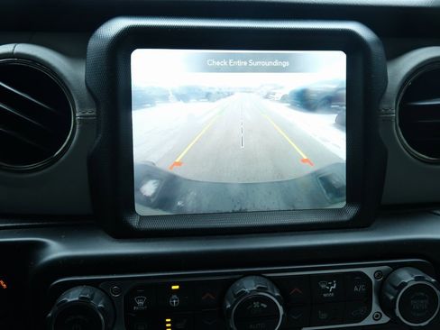 Used 2022 Jeep Gladiator Overland image 11