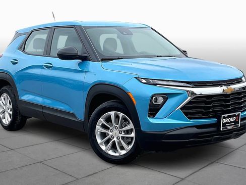 Used 2025 Chevrolet TrailBlazer LS w/ LS Confidence Package image 2