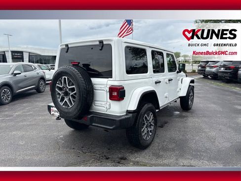 Used 2025 Jeep Wrangler Unlimited Sahara AWD/4WD image 9